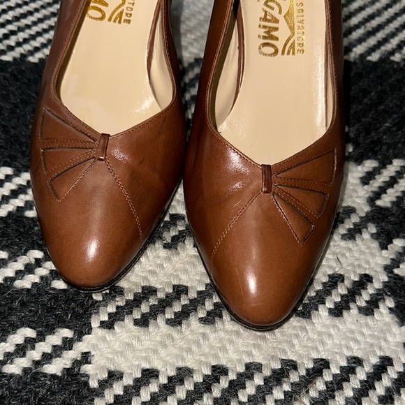 Salvatore Ferragamo Brown Heels with Pointed Toe Fan Cognac Slingback 7.5 - Picture 2 of 8